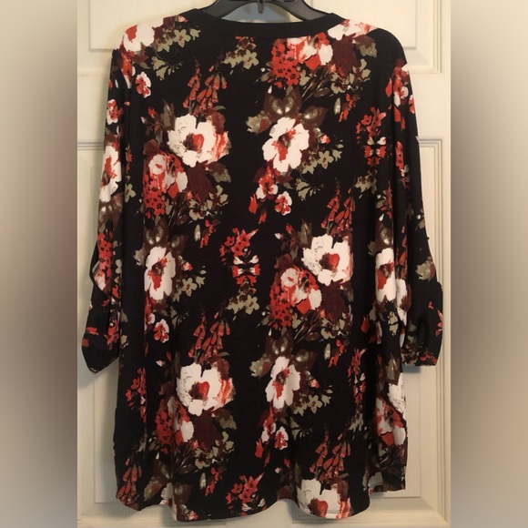 Faith and Joy Black Floral Print Top 1X. - Picture 2 of 6